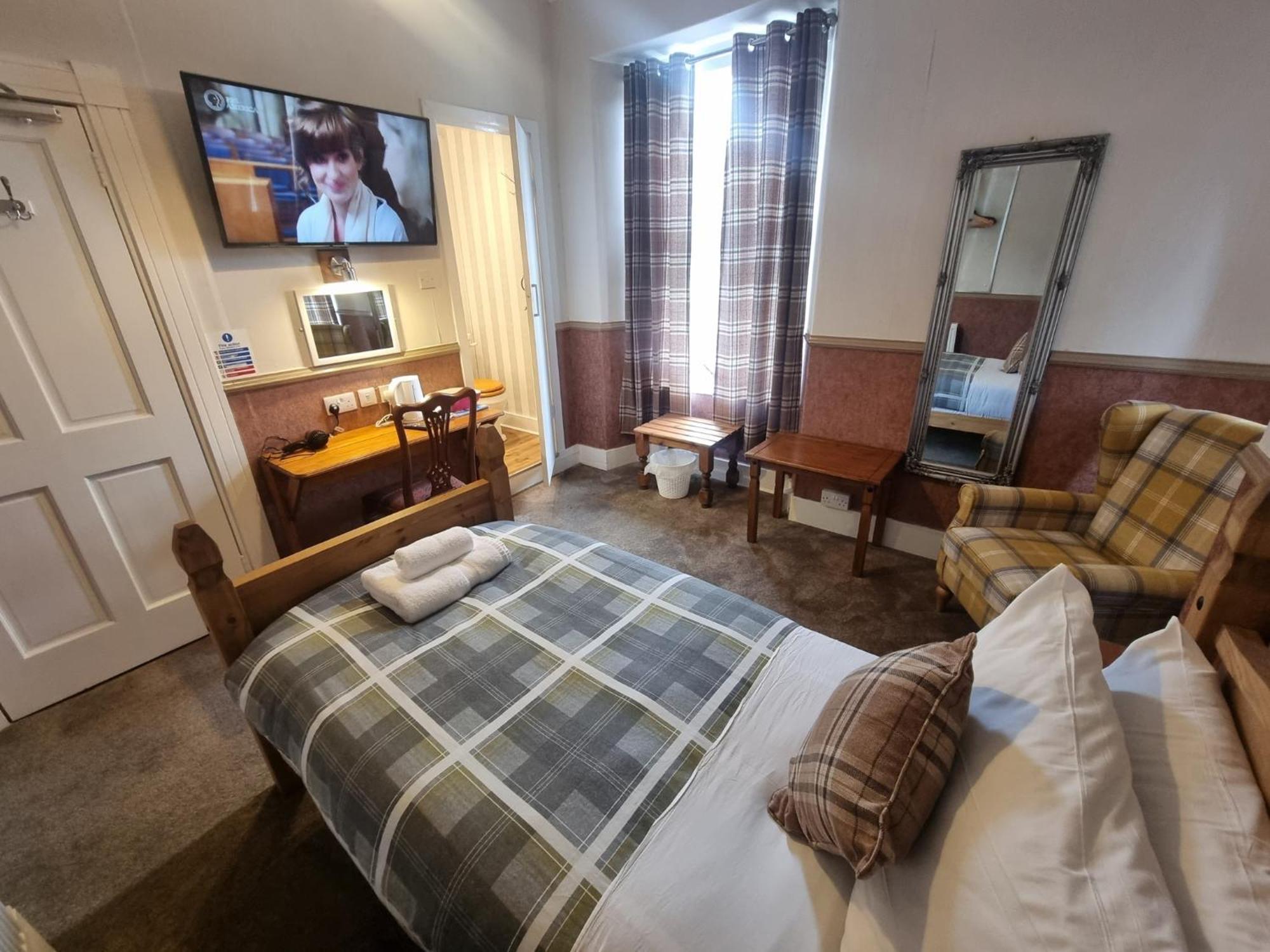 Roy Bridge Hotel Fort William Exterior foto