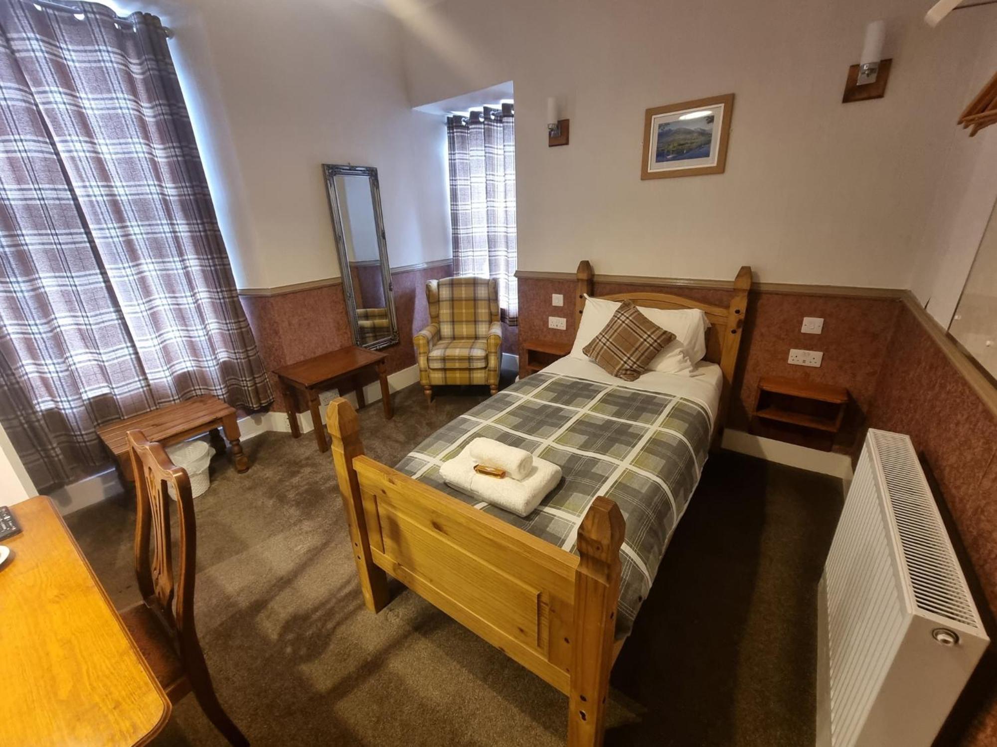 Roy Bridge Hotel Fort William Exterior foto
